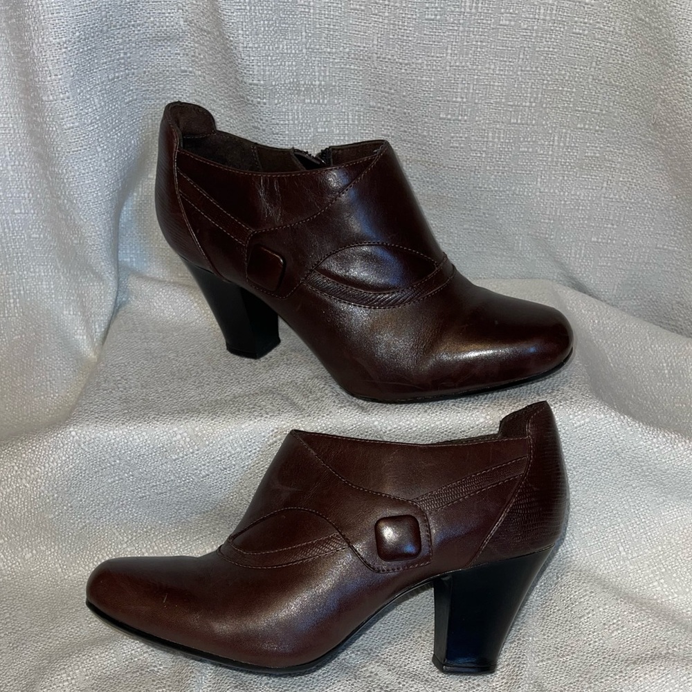 Brown Clark’s Leather Heeled Booties-Size 9w EUC